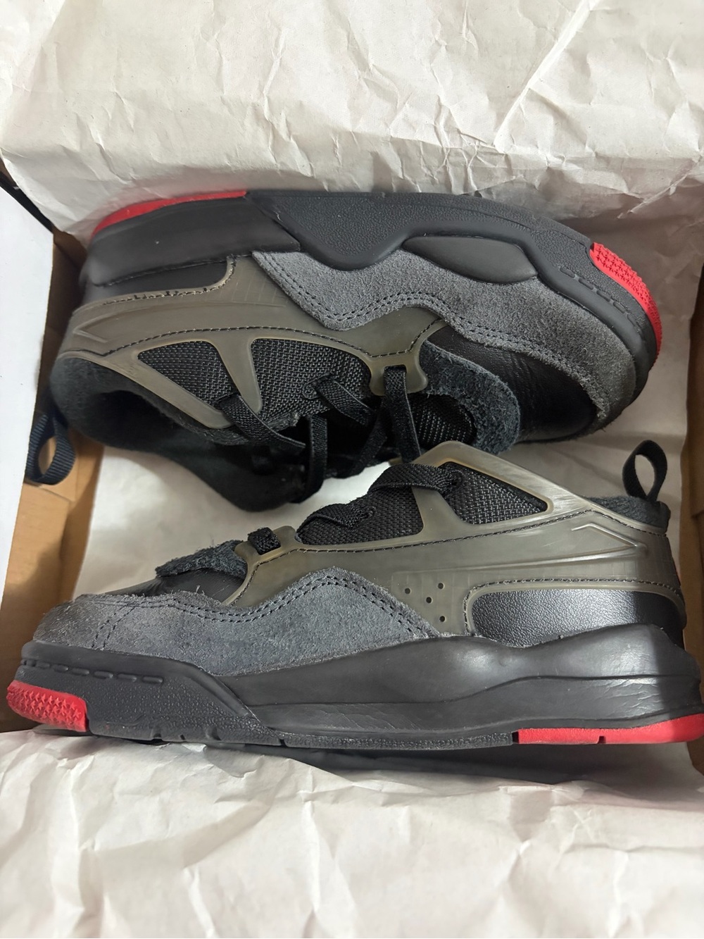Jordan Kids Low-Top Sneakers in Gray and Red